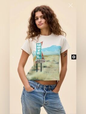 Daydreamer Motel Ranch House Vintage Tee